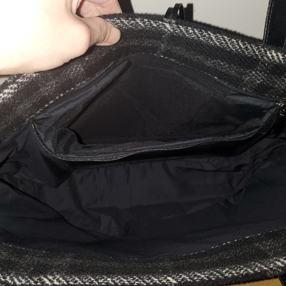 Burberry Bag - Picture 7 of 10